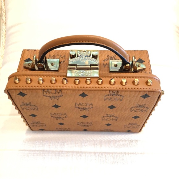 🎉2X HP🎉PRICE⬇️MCM Visetos Studded Berlin Box Bag - Picture 5 of 16